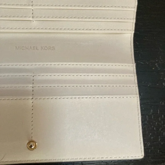 Michael Kors Reed Large Snap Bifold Wallet - Picture 9 of 12